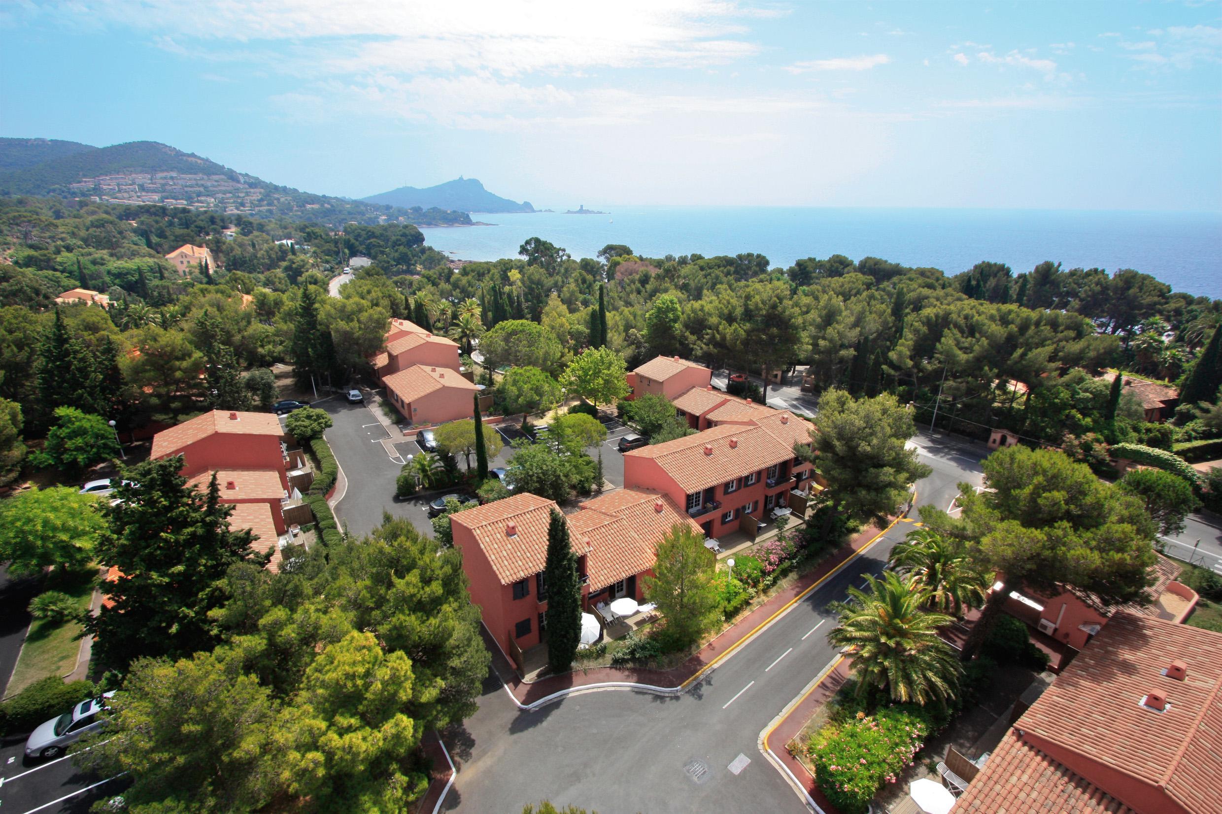 Sowell Residences Chenes Verts Saint-Raphaël Екстериор снимка
